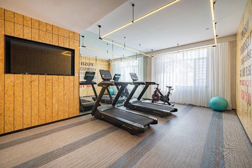 暑期游熱潮帶動住宿業(yè)復(fù)蘇，宜尚酒店多店滿房并推出美甲服務(wù)提升體驗(yàn)