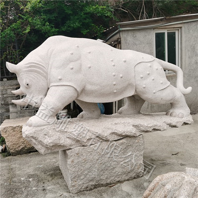 中益雕塑 匠心打造的石雕犀牛，為園林景觀注入自然野趣