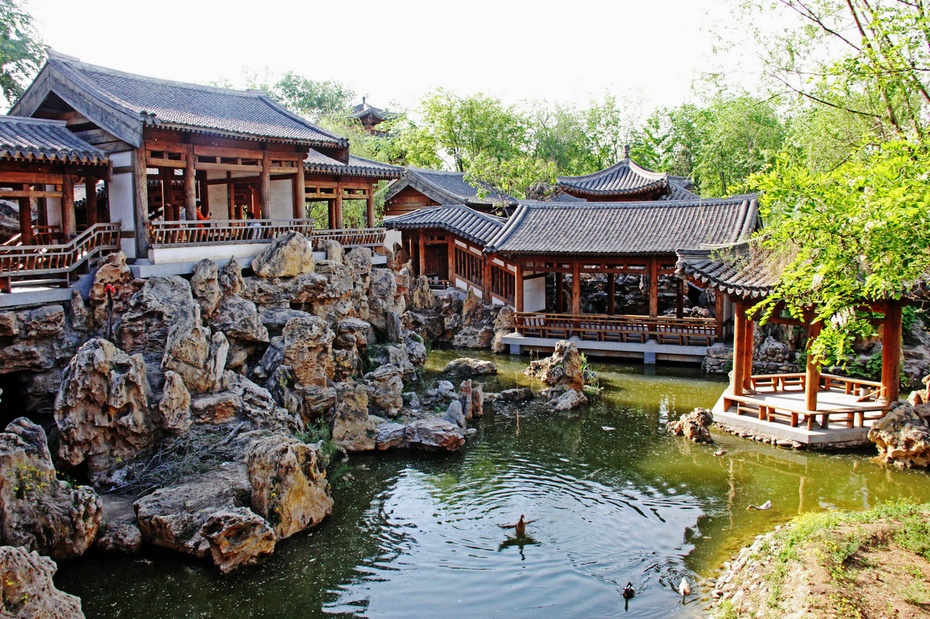 鬧市中一方凈土，北方的蘇州園林——記北京榆樹(shù)小園